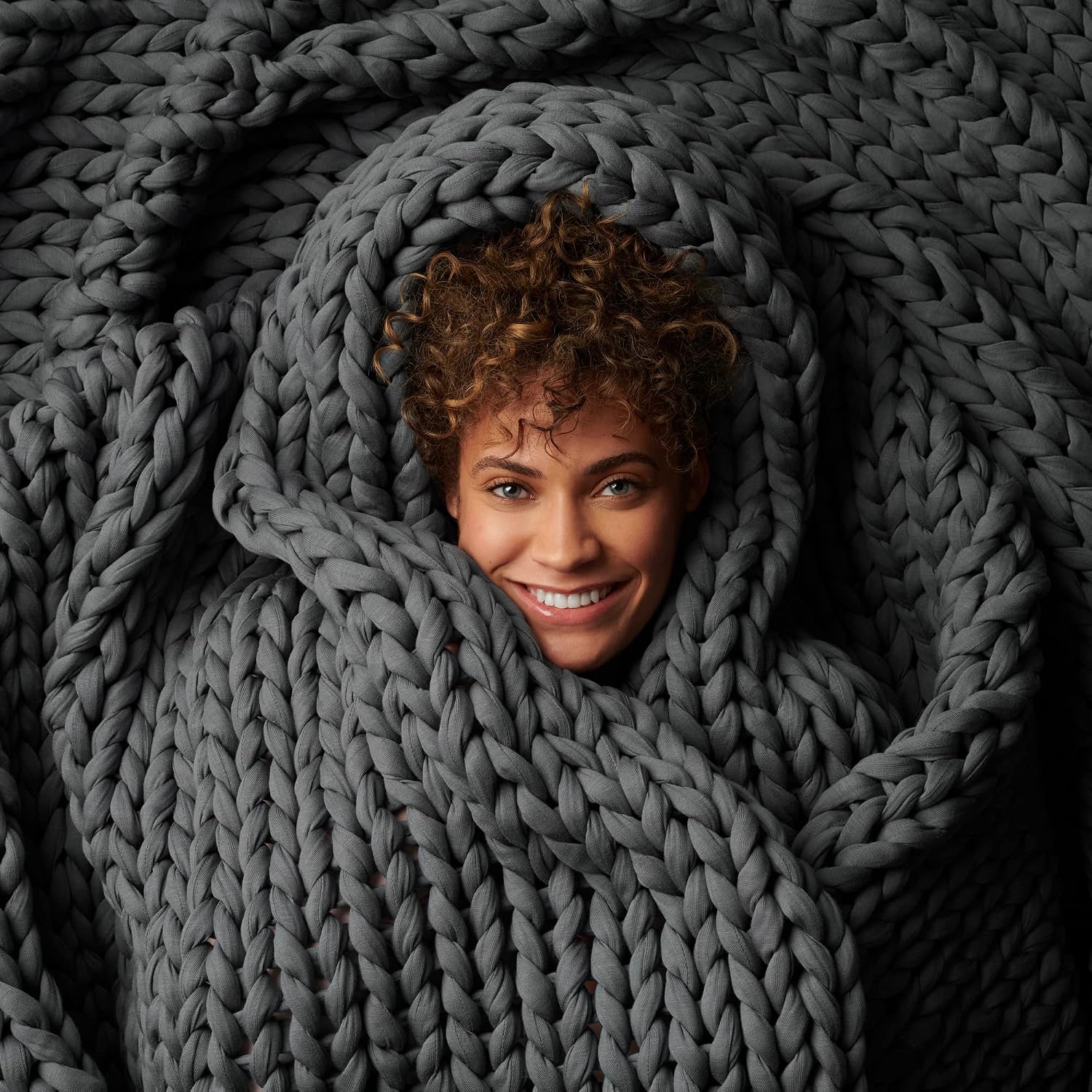 Bearaby cotton hand-knit weighted blanket in a chunky knit pattern